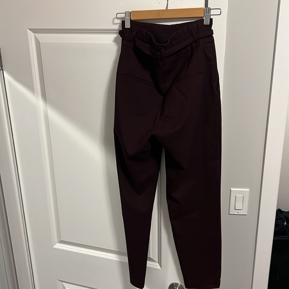 CORPORATE GIRLS- paper bag pants are your next office staple! Great condition - Picture 2 of 3